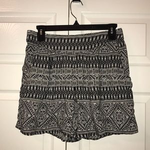 Patterned Pocketed Shorts